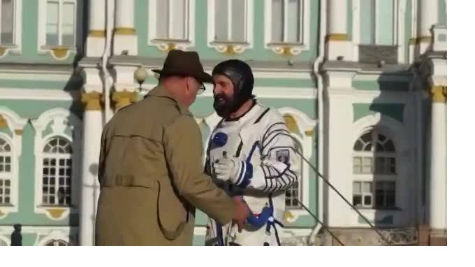 Тилль Линдеманн "подрался" в Петербурге с российским космонавтом под звуки балалайки