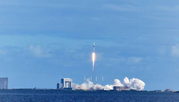 Компания Илона Маска отправила на орбиту 60 спутников Starlink