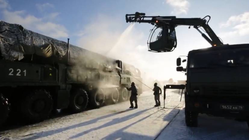 Военнослужащие РХБЗ испытали новейшую технику при обработке ракетного комплекса «Ярс» — видео