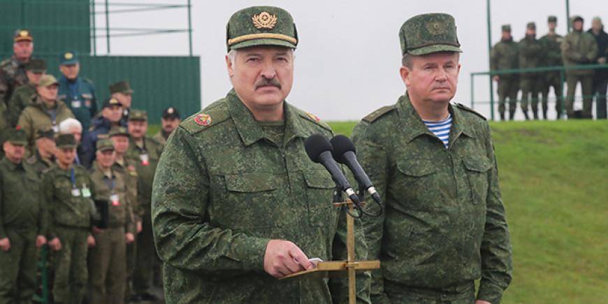 Лукашенко потребовал от России "не вякать" и обвинил в отказе снабжать белорусскую армию новейшими вооружениями