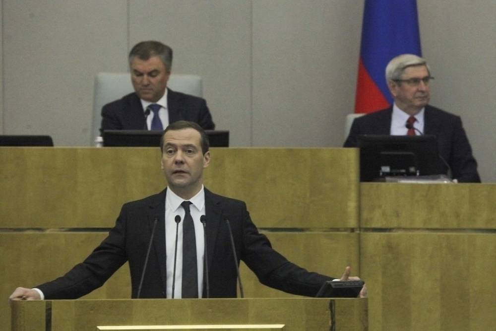 Медведев договорился с депутатами обсудить "четырехдневку" в начале 2020 года