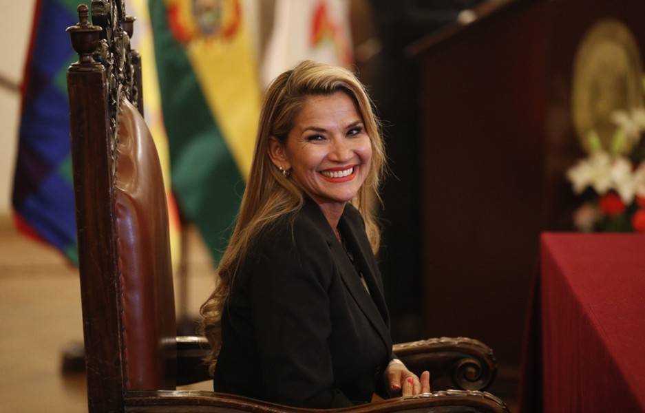 Москва признала Жанин Аньес временным президентом Боливии