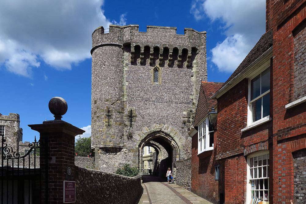 В Великобритании обрушилась стена средневекового замка