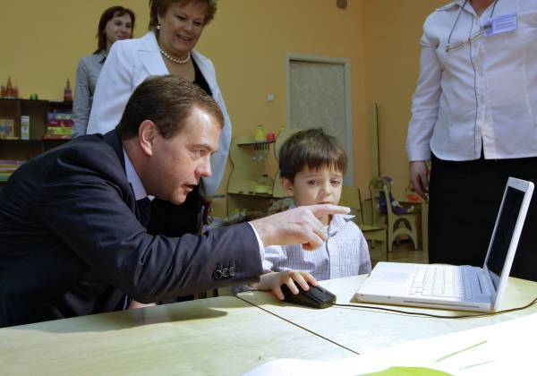 Госдума поддержала проект о единых условиях электронной записи в детские сады