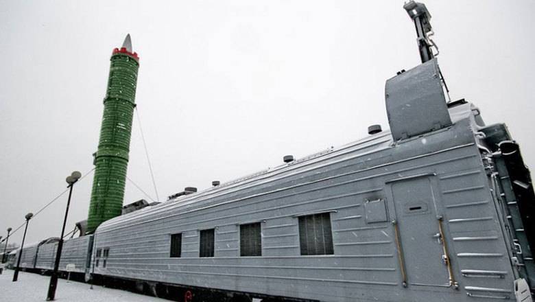 В России создали ракету "Ярс", стартующую из железнодорожного вагона