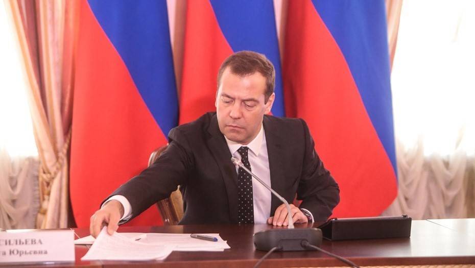Медведев назначил нового куратора мусорной реформы в России