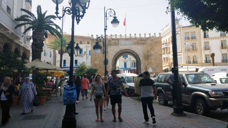Женщины Туниса обвинили депутата в непристойном поведении