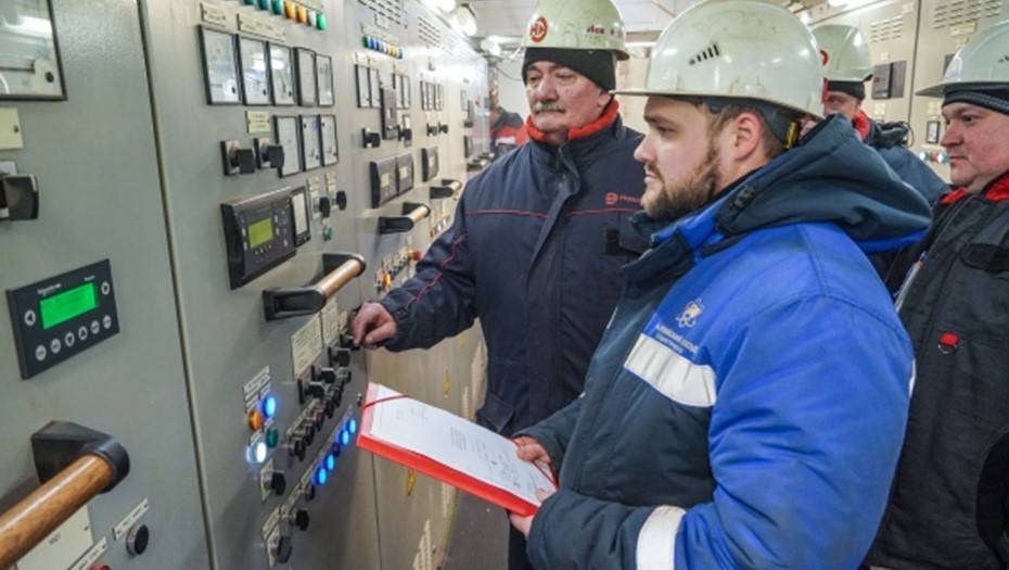 Специалисты Балтийского завода начали швартовые испытания ледокола проекта 22220 "Сибирь"