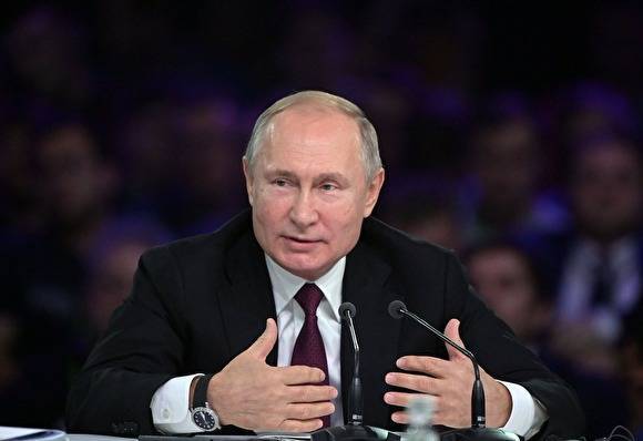 Путин заявил, что властям удалось удержать Россию от сползания в рецессию