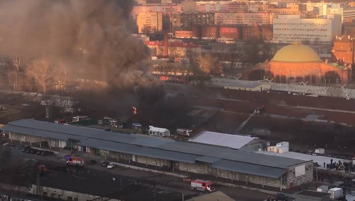 Огонь на Ленинградском вокзале в Москве тушил пожарный поезд