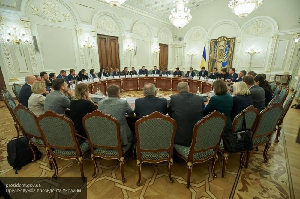 Украинский политик предрек изгнание правительства страны зимой 2020 года