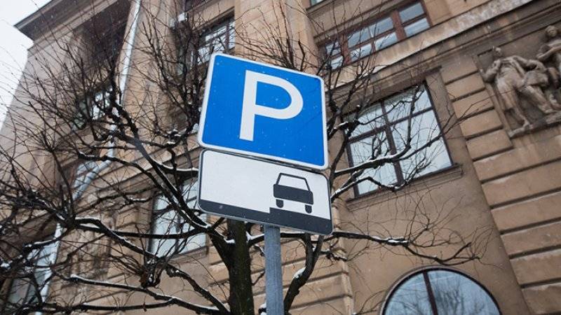 В центральных районах Петербурга начали следить за соблюдением правил парковки