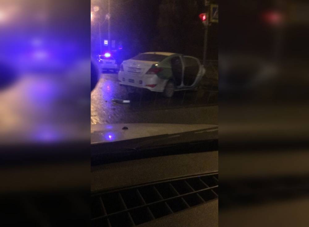 Гонщика на каршеринговом авто разыскивает полиция Петербурга