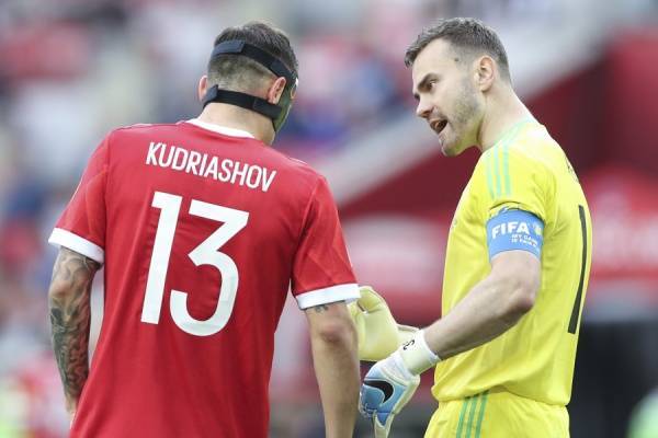 Черчесов пытается уговорить Акинфеева вернуться в сборную России для Евро-2020