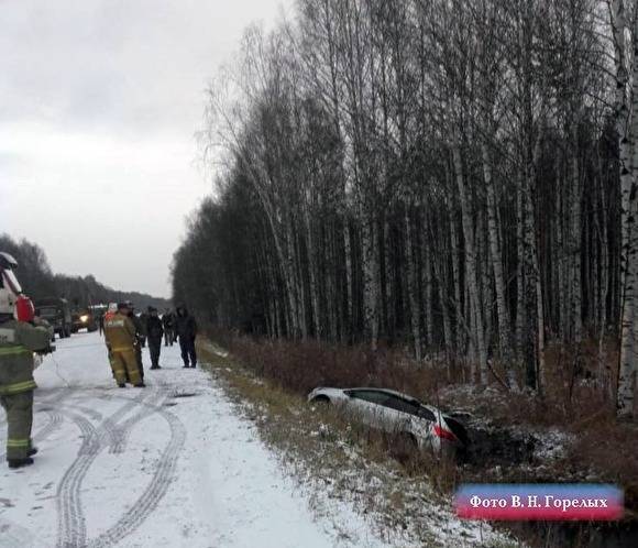 В Свердловской области сотрудница МВД на автомобиле вылетела с дороги в болото