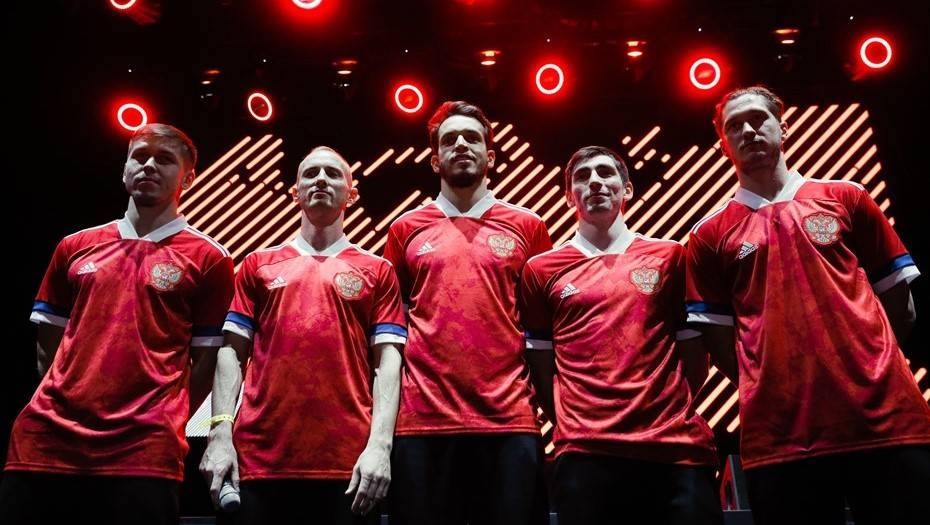В Adidas прокомментировали скандал с формой сборной России по футболу
