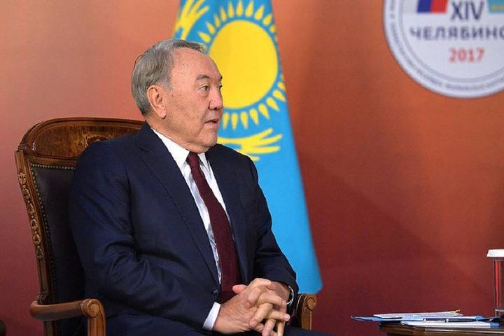 Назарбаев выступил с предложением организовать встречу Путина и Зеленского