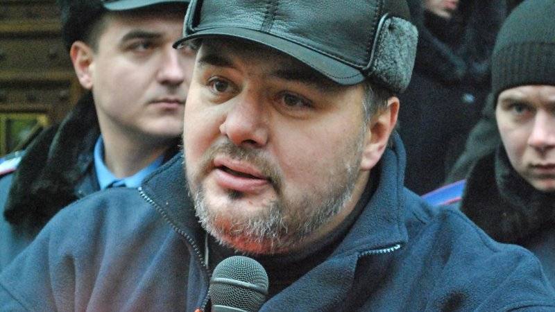 Украинский «ветеран Донбасса» в прямом эфире назвал журналиста агентом ФСБ и схватил за ухо