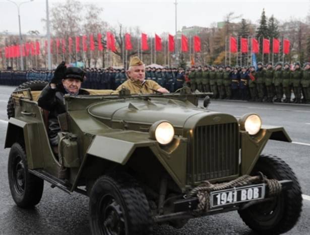 Танкист 3-й ударной армии, водрузившей Знамя Победы над Рейхстагом, принял участие в параде Победы в Самаре