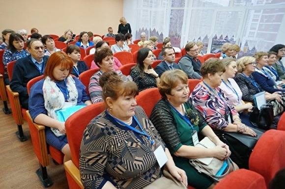 В Екатеринбурге для пенсионеров провели соревнования по определению мошенников