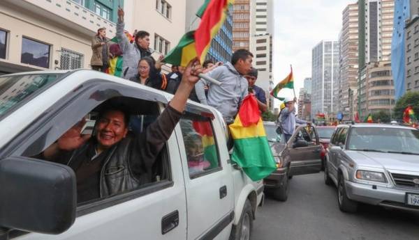 Москва признала Аньес временным президентом Боливии