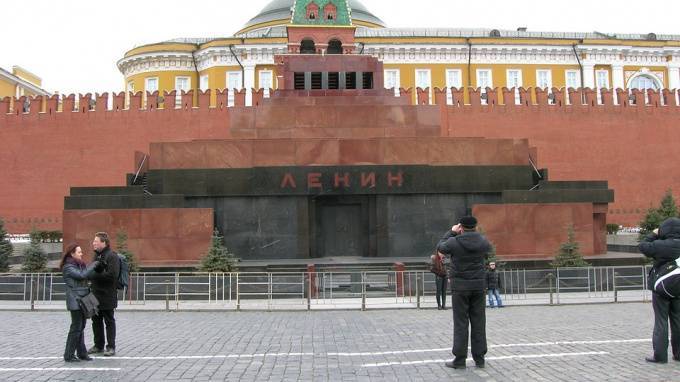 Тело Ленина предлагают перенести из Мавзолея в один из музеев Петербурга