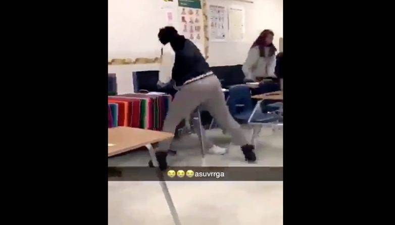 Учительница жестоко избила школьницу с особыми потребностями во время урока