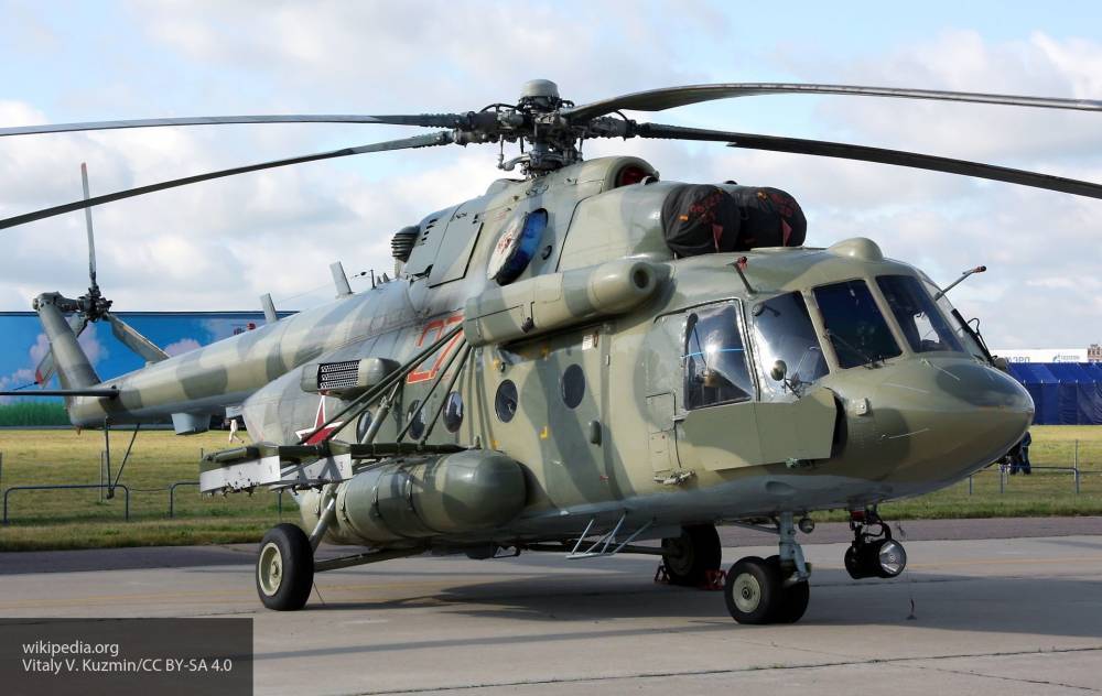 Вертолеты армейской авиации РФ провели облет населенных пунктов в провинции Хасака в Сирии