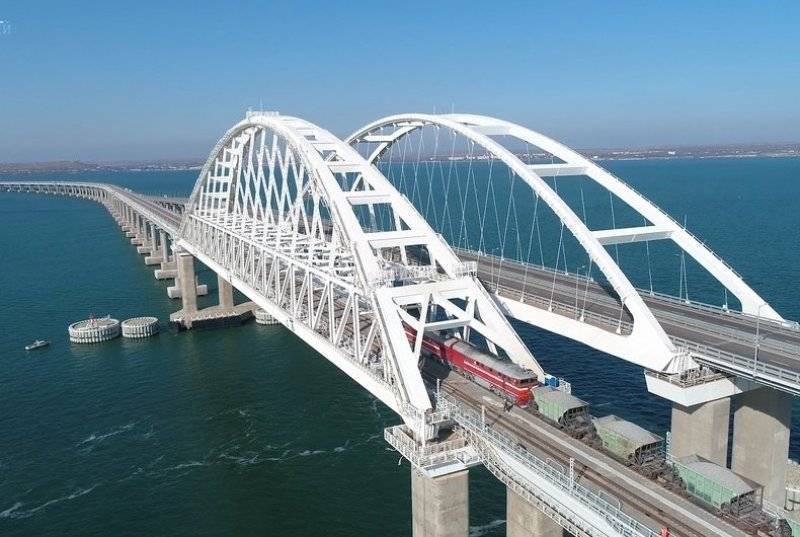 Киев обещает отреагировать на открытие железнодорожного движения по Крымскому мосту