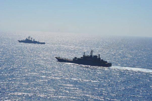 В Черном море прошли военные учения кораблей и судов ВМФ России