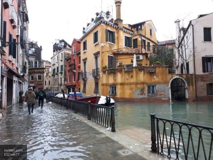Уровень наводнения в Венеции впервые за полвека достиг рекордной отметки