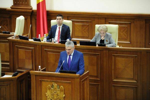 В Молдавии новое правительство, а Додону уже предрекают судьбу Януковича
