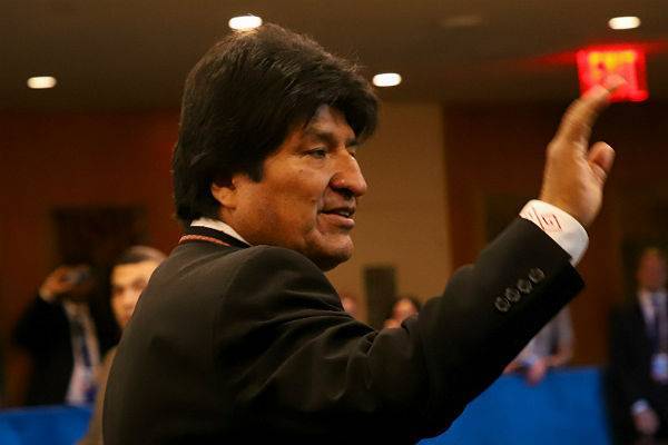 Ушедший в отставку президент Боливии бежал в Мексику