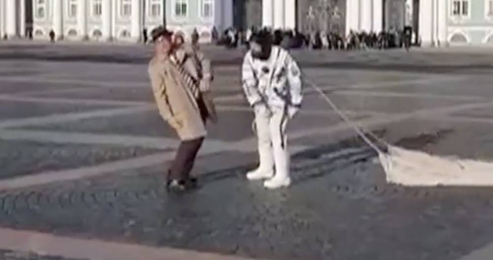 Солист Rammstein подрался с космонавтом под "Калинку-Малинку"