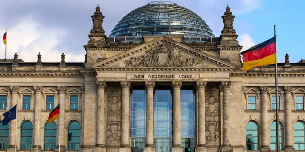 Немецкого депутата отстранили от должности за антисемитские высказывания