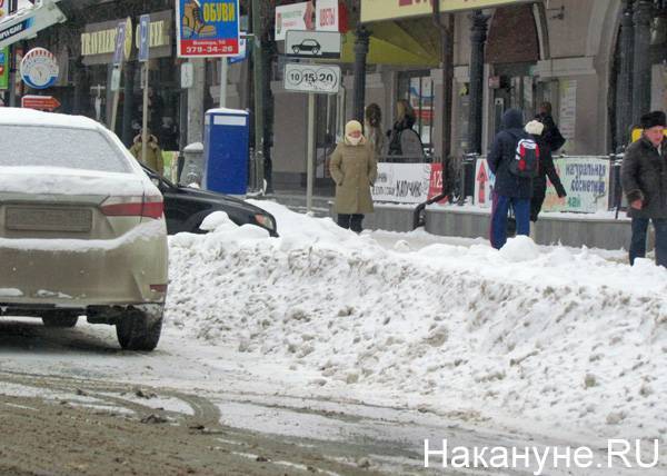 Последствия непогоды: за сутки с улиц Екатеринбурга вывезли больше 3 тысяч тонн снега
