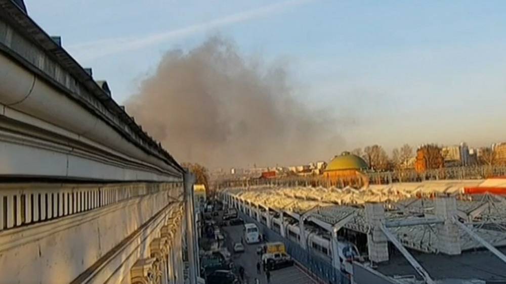 Цветочный склад загорелся на площади трех вокзалов в Москве