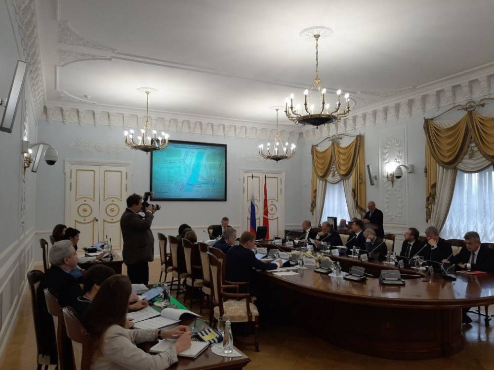 Беглов и члены правительства обсудили ремонт на Обводном и расселение дома на Разина