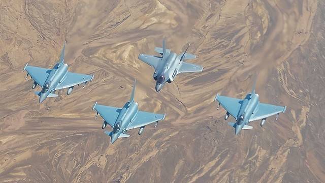 Видео: самолеты F-35 отработали совместные действия против систем ПВО C-300