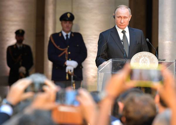 Путин заявил, что российскую экономику удержали от сползания в рецессию