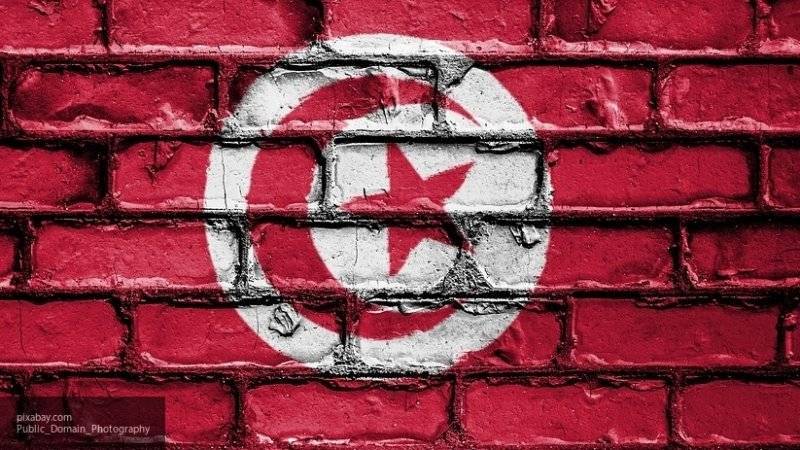 Женщины в Тунисе устроили акцию протеста из-за скандала с участием депутата