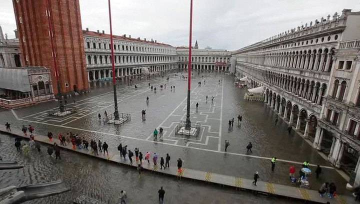 Апокалиптическое разорение: наводнение в Венеции уносит человеческие жизни