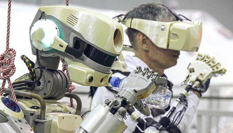 Глава РАН указал на необходимость роботам идти в космосе впереди человека