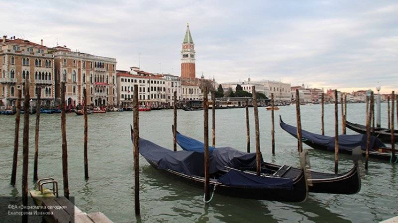 Рекордное повышение воды в Венеции является "магнитом" для туристов, считает эксперт