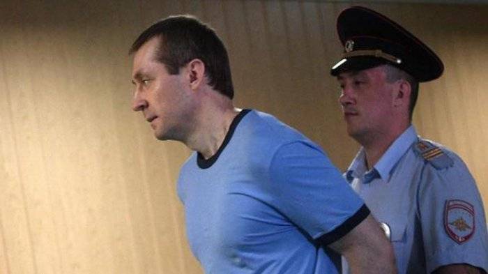 СМИ сообщили о признании экс-полковника Захарченко опасным заключенным