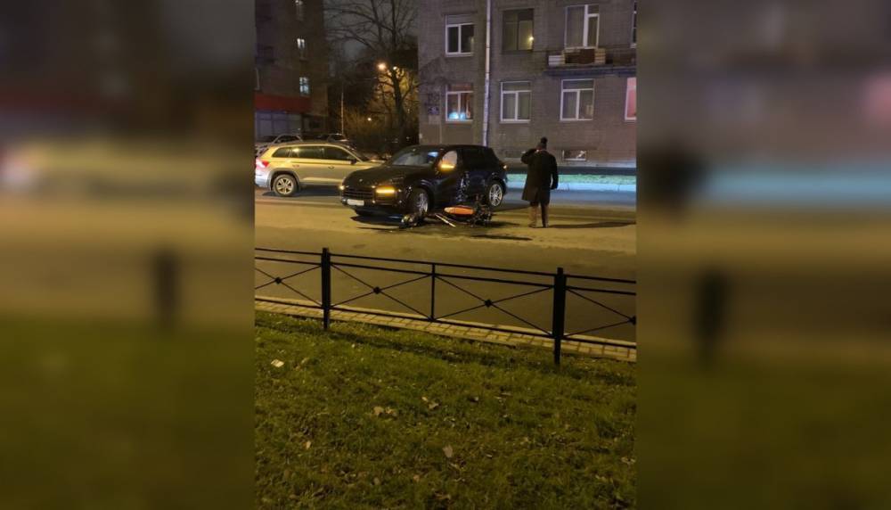 Мотоциклист пострадал при столкновении с Porsche на Варшавской улице