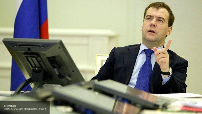 Медведев надеется, что в будущем Россия откажется от пластиковой тары