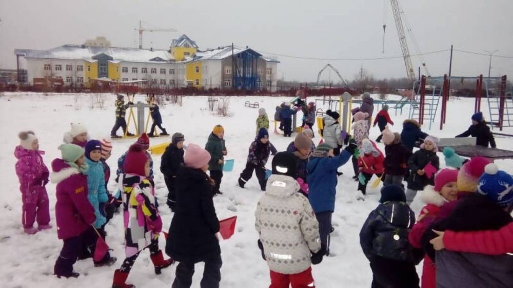 В Архангельске около лицея и гимназии поставили спортивные тренажеры