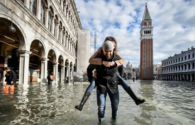 Правительство Италии объявило режим ЧП из-за наводнения в Венеции