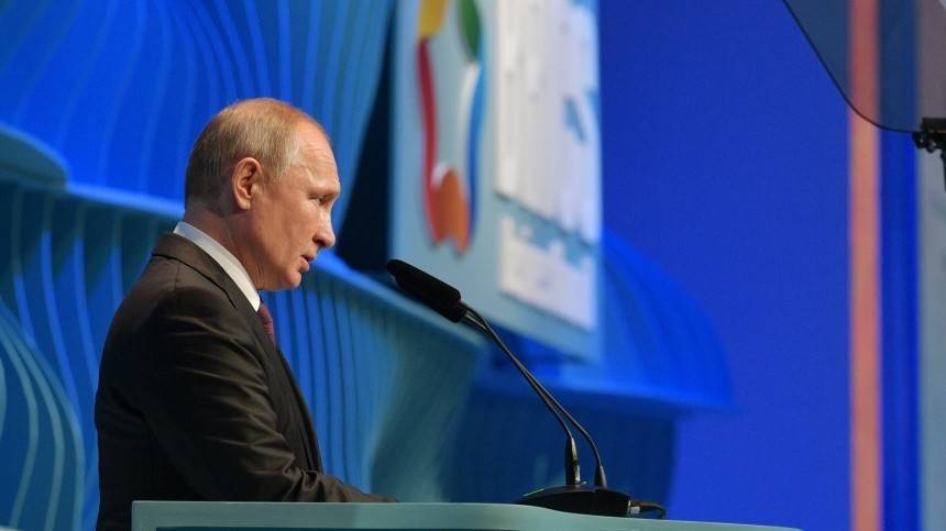 Путин назвал БРИКС фактором стабильности в мировой политике и экономике